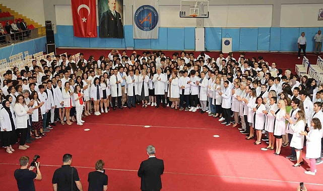 Antalya'da 314 Tıp Fakültesi öğrencisi beyaz önlük giydi