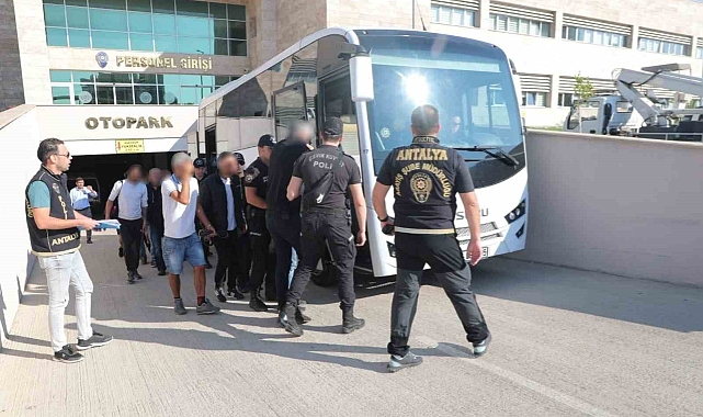 Antalya'da aranan 60 şüpheli yakalandı
