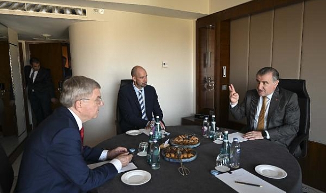 Bakan Bak, Uluslararası Olimpiyat Komitesi Başkanı Thomas Bach ile görüştü