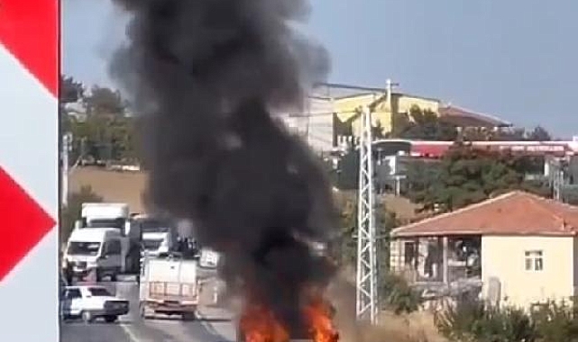 Çakmağı çakınca alevler içinde kalan sürücüyü jandarma kurtardı