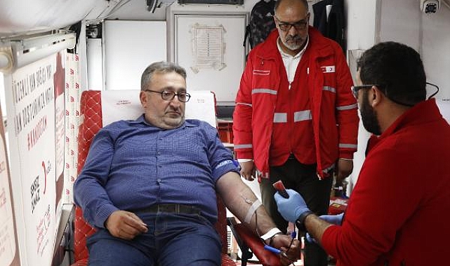 Cumhuriyet'in 100'üncü yılında 100'üncü kan bağışını yaptı