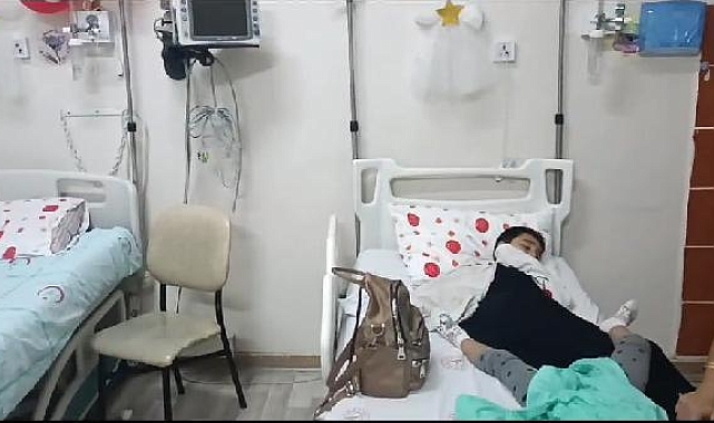 Doğum günü pastası yiyen 14 kişi, hastaneye başvurdu