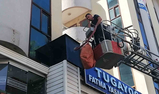 Dönercinin bacasında çıkan yangını ekipleri alarma geçirdi