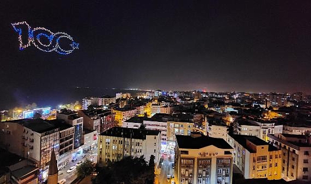 Drone şov gökyüzüne renk kattı