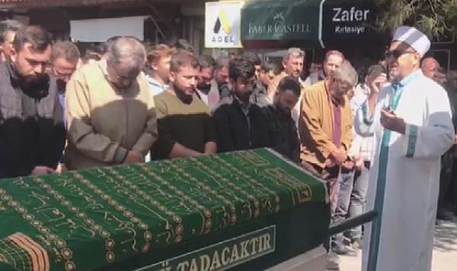 Düğünde maganda kurşunuyla ölen tuhafiyeci toprağa verildi; imam silah uyarısı yaptı