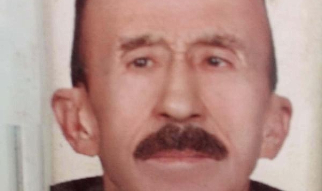 Durdurmaya çalıştığı traktörünün altında kalıp, öldü
