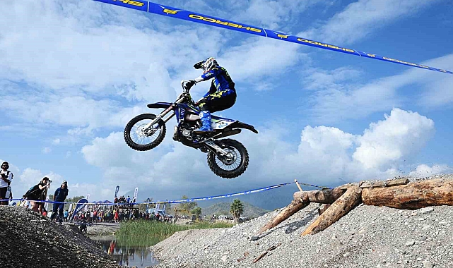 Endurocular Kemer sahilinde hünerlerini sergiledi