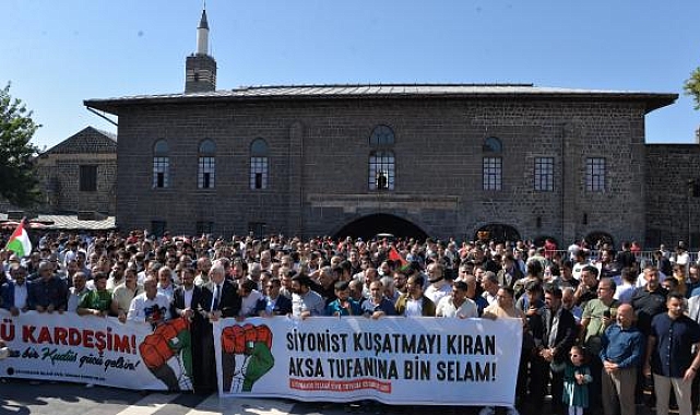 İsrail protestosu; festivalin iptalini de istediler