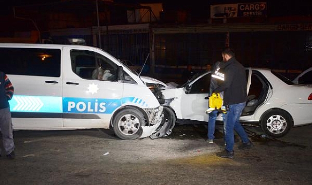 Kaçan sürücünün otomobili, takip sırasında polis aracına çarptı; 8 yaralı