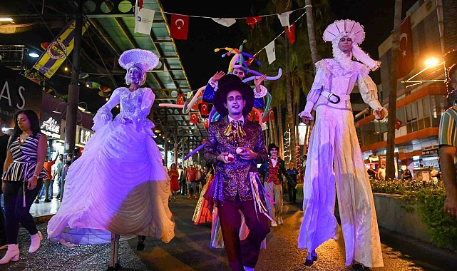 Kaleiçi festivalle renklendi