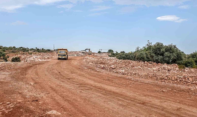 Kepez Masa Dağı'nın 60 metrelik ana arter yolunu açıyor