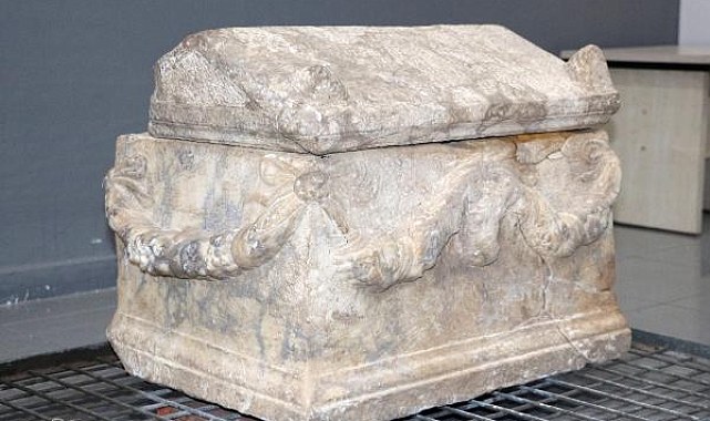 Otomobilde, Roma dönemine ait bebek lahdi ele geçirildi
