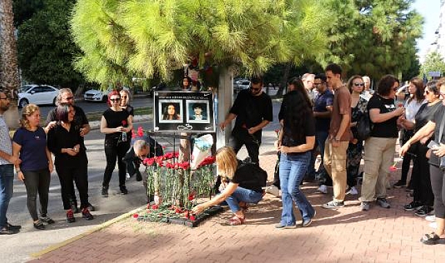 Skuter kazasında ölen liseli Ada ve Mahmut, olay yerinde anıldı