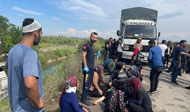 Tarım işçilerinin taşındığı minibüs kanala devrildi: 3'ü ağır 10 yaralı