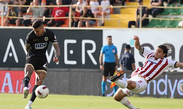 Trendyol Süper Lig: Alanyaspor: 0 - Sivasspor: 0 (ilk yarı)