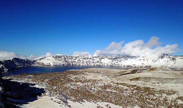 2 bin 250 rakımlı Nemrut Krater Gölü'nde kar güzelliği