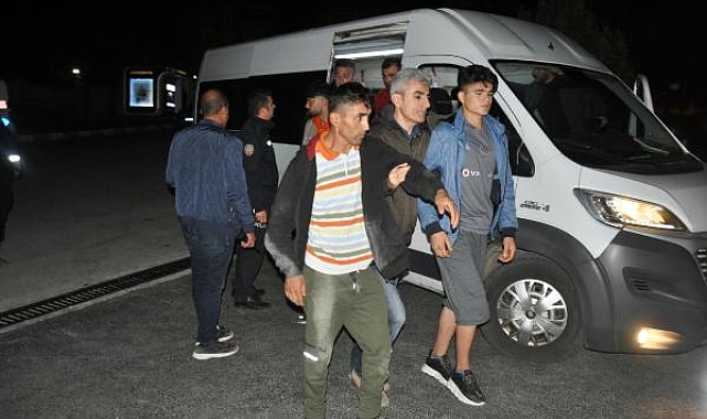 Afgan uyruklu 11 kişi, kumar oynarken yakalandı