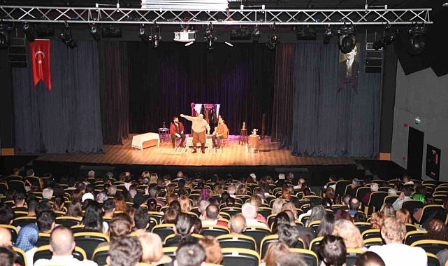 Antalya'nın eski sokak satıcıları bu tiyatroda