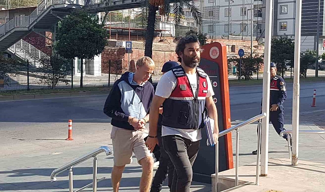 Antalya'da 35 bin avrosu gasp edildikten sonra 2 şüpheliyi aracıyla çarparak öldüren Ukraynalı turist adliyede