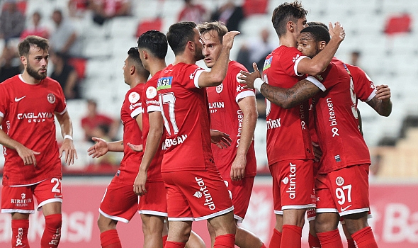 Antalyaspor'un iç sahada bileği bükülmüyor