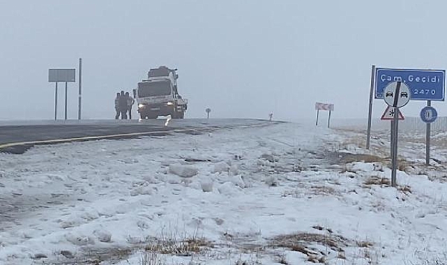 Ardahan'da kar yağışı ve fırtına etkili oldu