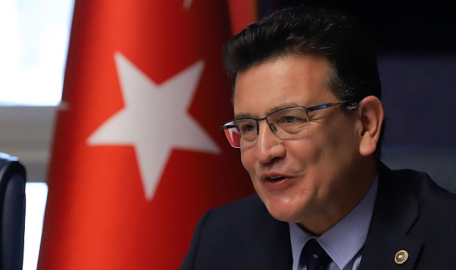 Atay Uslu öğretmenler gününü kutladı