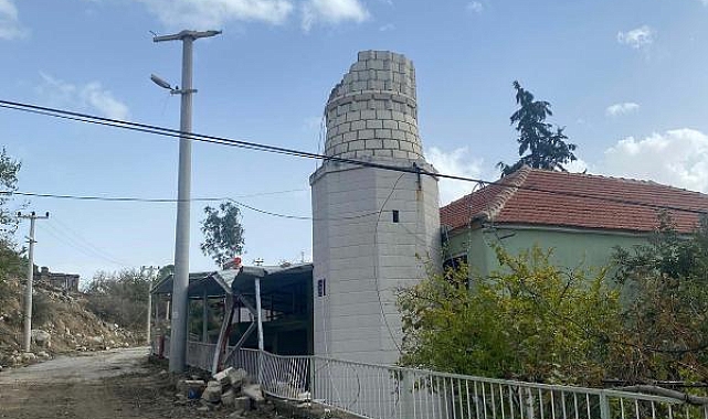 Aydın'da hortum minareyi devirdi