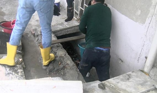 Bağcılar'da bodrum katlardaki evleri su bastı