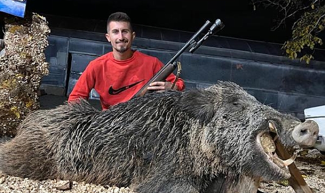 Bahçesine zarar verip, köpeğine saldırdığını söylediği 397 kiloluk domuzu öldürdü
