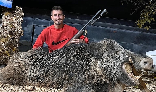 Bahçesini korumak için 400 kiloluk domuzu öldürdü