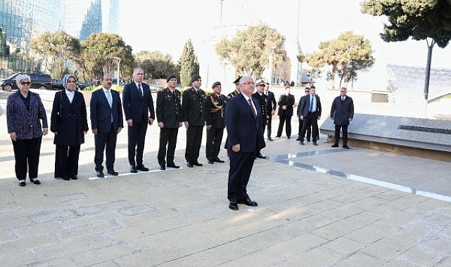 Bakan Güler, Azerbaycan'da Türk Şehitliğini ziyaret etti