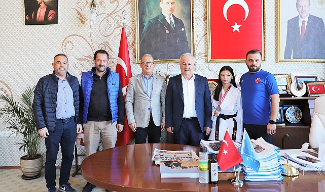 BAŞKAN ŞAHİN, U21 KARATE TÜRKİYE İKİNCİSİ SÜMEYYE İVGİN'İ AĞIRLADI