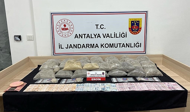 Evini uyuşturucu imalathanesine çevirdi, jandarma operasyonuyla yakalandı