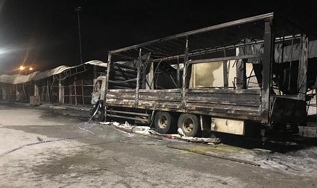 Hal yangının da dükkanlar zarar gördü