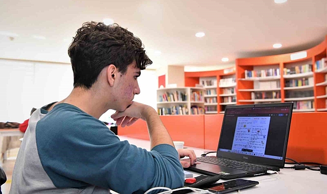 Konyaaltı Belediyesi kütüphanesi buluşma noktası oldu