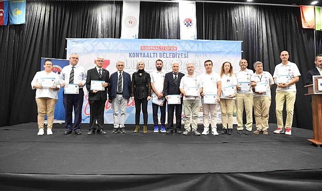 Konyaaltı'nda satrançın şampiyonları ödüllendirildi