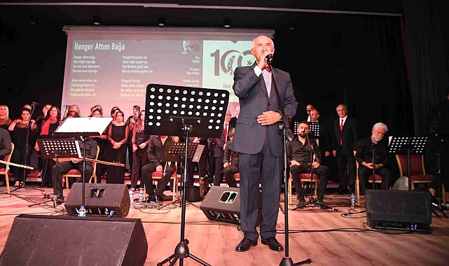 Konyaaltı'nda vatandaşlar türkülerle eğlendi