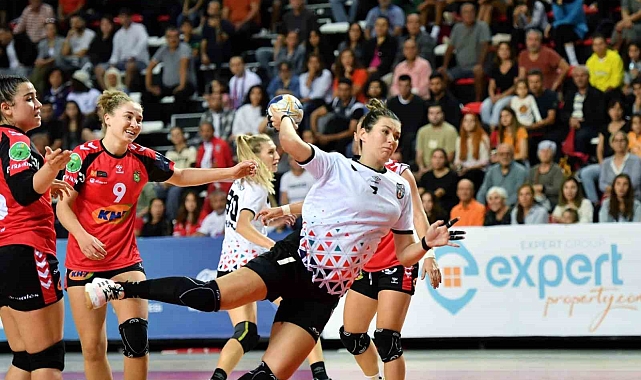 Mavi Kelebekler ilk raundu aldı