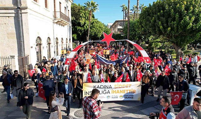 Mersin'de kadına yönelik şiddete karşı farkındalık yürüyüşü