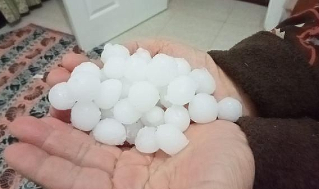 Mersin'in yüksek kesimlerine bilye büyüklüğünde dolu yağdı