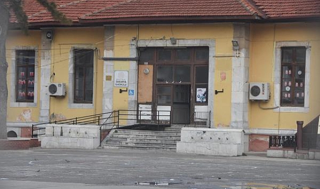 Müdür yardımcısı 6 yaşındaki öğrenciyi havaya kaldırıp fırlattı, o anlar kamerada