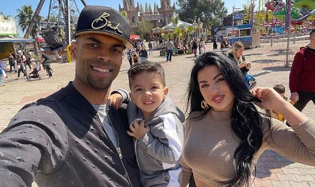 Oğlu ve kayınpederini kaybeden Naldo 80 gün sonra yeşil sahalara döndü