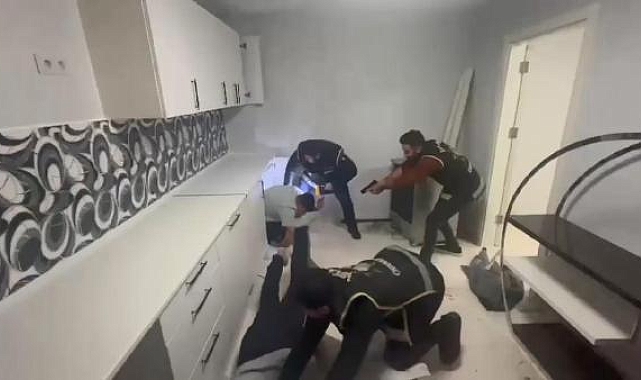 Örgüt lideri gizli bölmede yakalandı