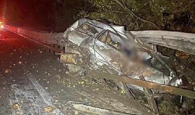 Otomobile çarpan TIR devrilip, 400 metre sürüklendi: 1 ölü, 2 yaralı