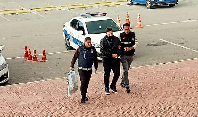Polis durdurdu üstünden sahte kimlik çıktı