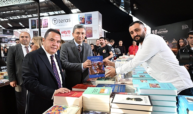 Şahin ve Böcek Cam Piramit’te