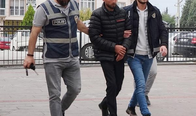 Tabancayla ateş ederken, arkadaşını yaralayan damat adliyede