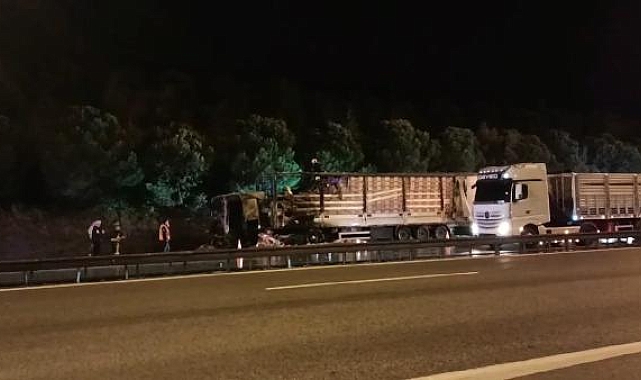 Tekstil ürünleri yüklü TIR alev alev yandı