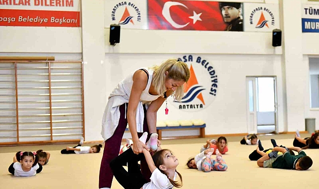 Telefonu bırakıp derse koşuyorlar