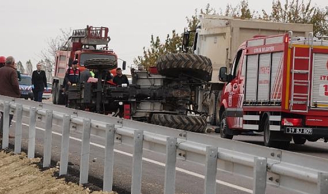TIR ile traktör çarpışmasının sonu acı oldu